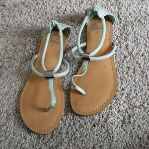 Fergalicious by Fergie Thong Sandals Size 6